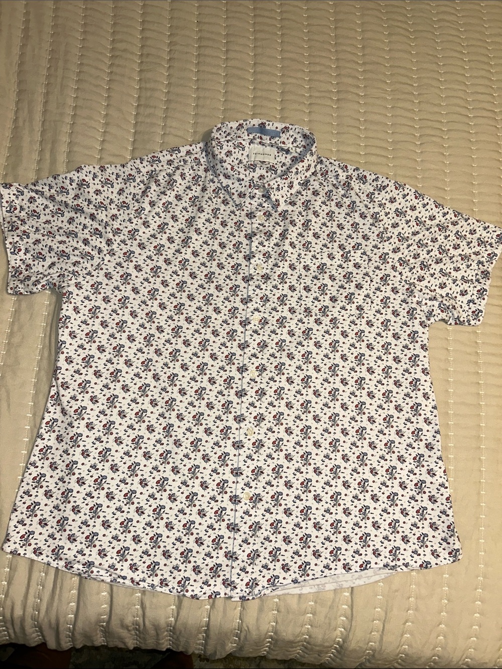 7 Diamonds White Short-Sleeve Button-Up Shirt with Blue and Red Floral Print
